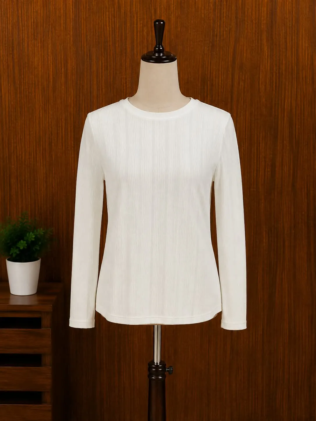White full-sleeved top